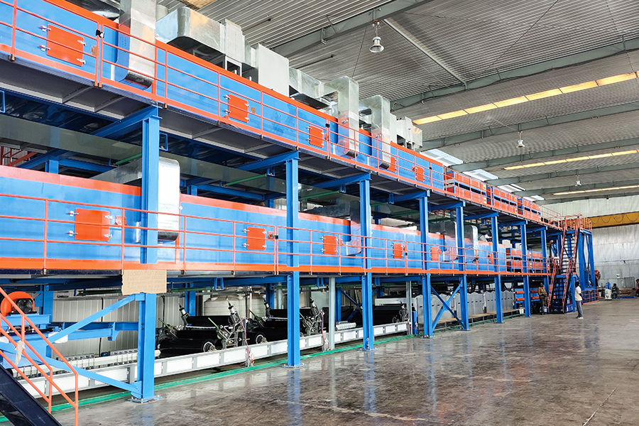 Barisan Pengeluaran Baking Berganda Salutan Tiga Warna Aluminium